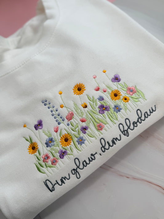 Embroidered dim glaw dim blodau white jumper