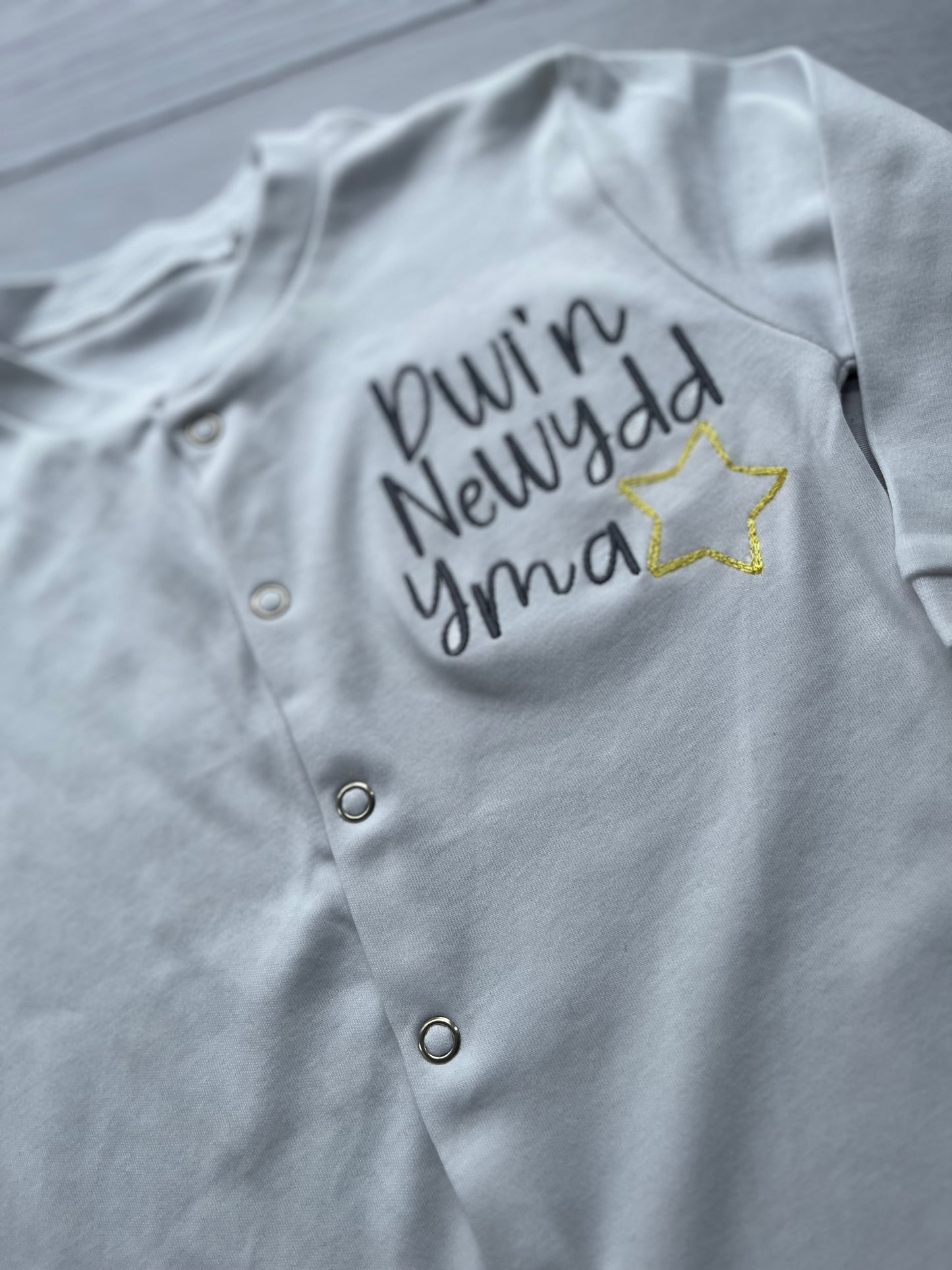 Dwi’n Newydd Sleepsuit