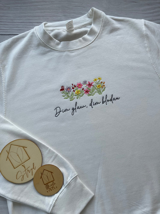 Siwmper Dim Glaw, Dim Blodau